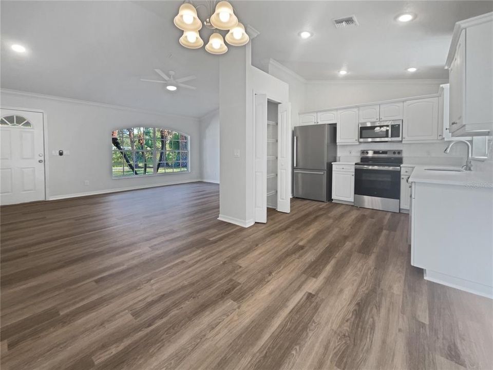 For Sale: $265,000 (3 beds, 2 baths, 1188 Square Feet)