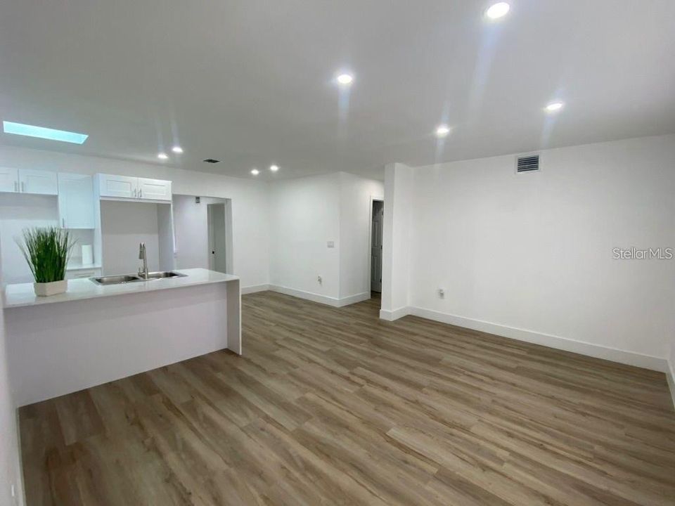 出租: $2,250 (4 贝兹, 2 浴室, 1410 平方英尺)