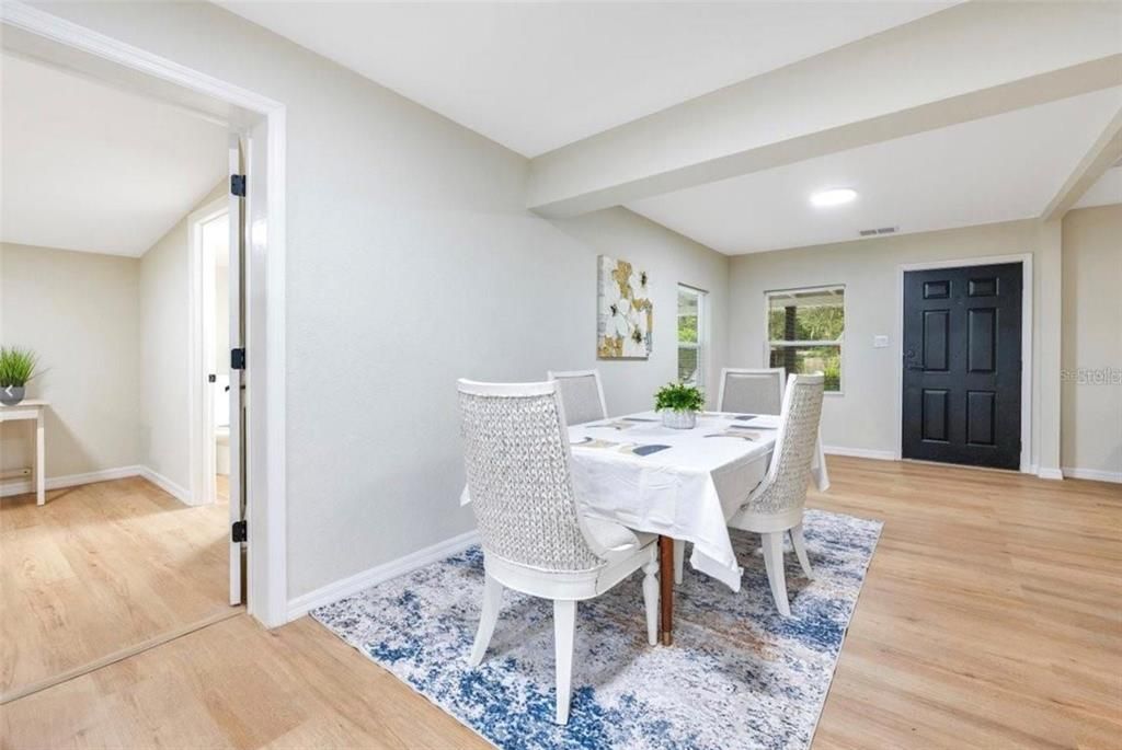 For Rent: $1,900 (3 beds, 2 baths, 1277 Square Feet)