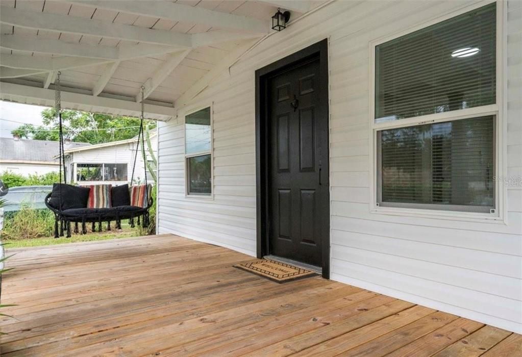 For Rent: $1,900 (3 beds, 2 baths, 1277 Square Feet)