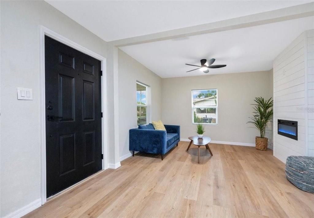 For Rent: $1,900 (3 beds, 2 baths, 1277 Square Feet)