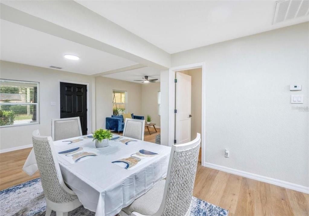 For Rent: $1,900 (3 beds, 2 baths, 1277 Square Feet)