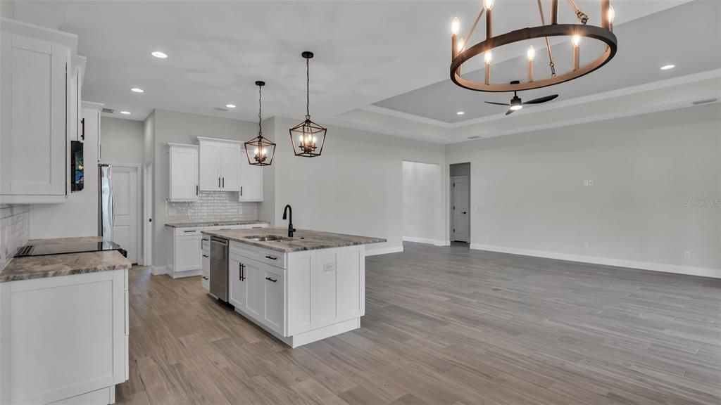 待售: $699,900 (4 贝兹, 3 浴室, 2440 平方英尺)