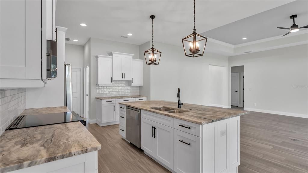 待售: $699,900 (4 贝兹, 3 浴室, 2440 平方英尺)