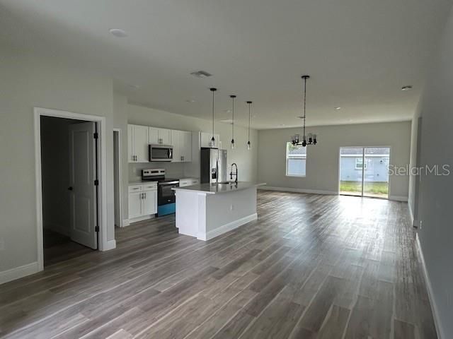 For Rent: $1,950 (4 beds, 2 baths, 1850 Square Feet)