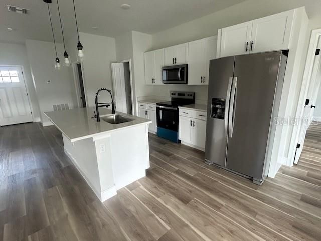 For Rent: $1,950 (4 beds, 2 baths, 1850 Square Feet)