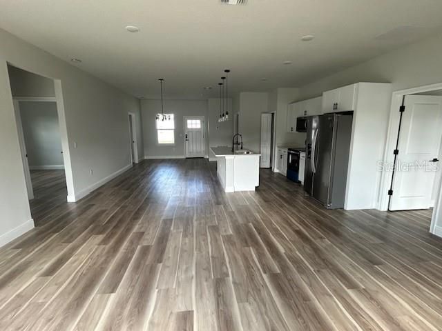 For Rent: $1,950 (4 beds, 2 baths, 1850 Square Feet)