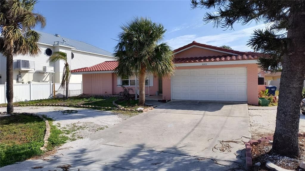 For Rent: $3,000 (3 beds, 2 baths, 2393 Square Feet)