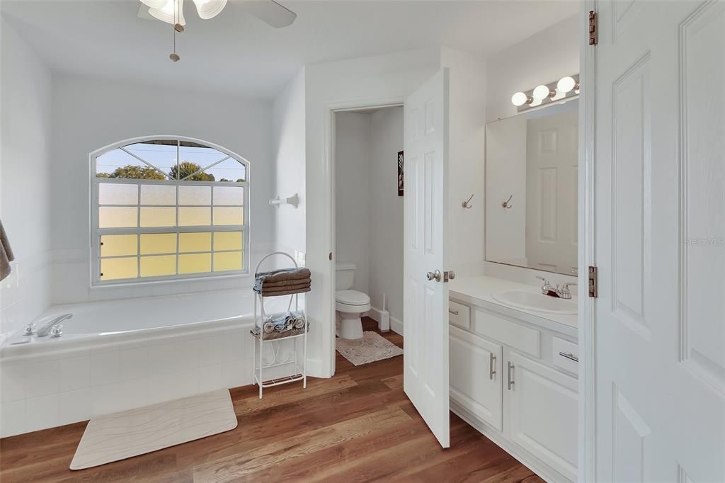 For Sale: $619,900 (2 beds, 2 baths, 1881 Square Feet)