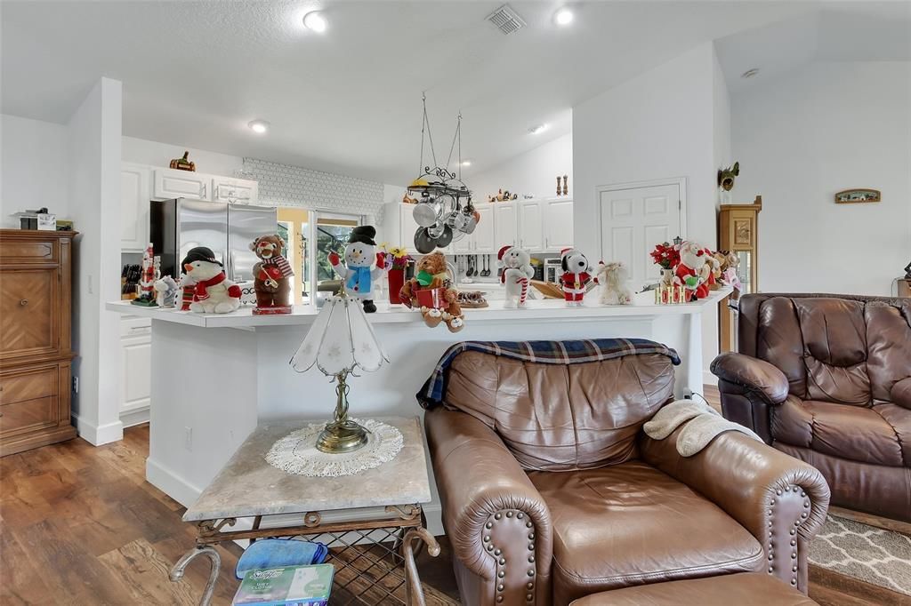 For Sale: $619,900 (2 beds, 2 baths, 1881 Square Feet)