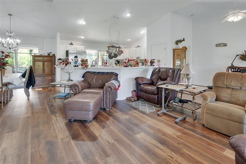 For Sale: $619,900 (2 beds, 2 baths, 1881 Square Feet)