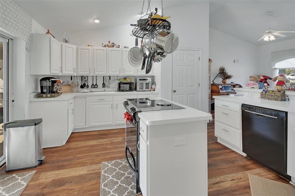 For Sale: $619,900 (2 beds, 2 baths, 1881 Square Feet)