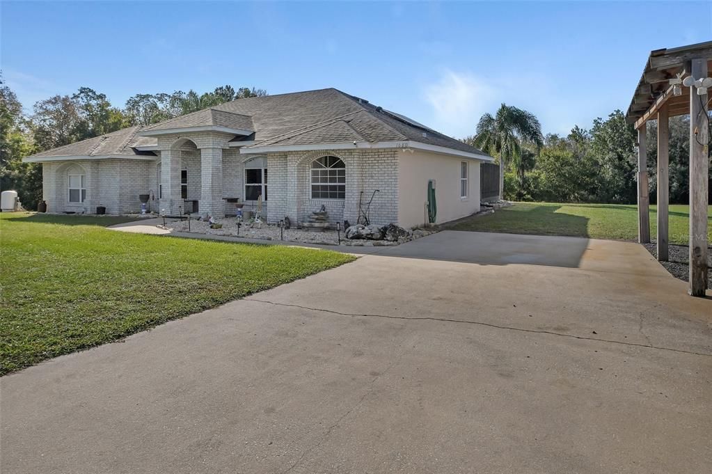 For Sale: $619,900 (2 beds, 2 baths, 1881 Square Feet)