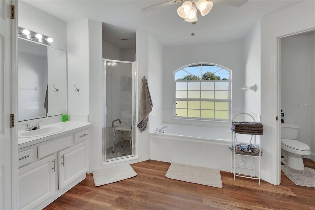 For Sale: $619,900 (2 beds, 2 baths, 1881 Square Feet)