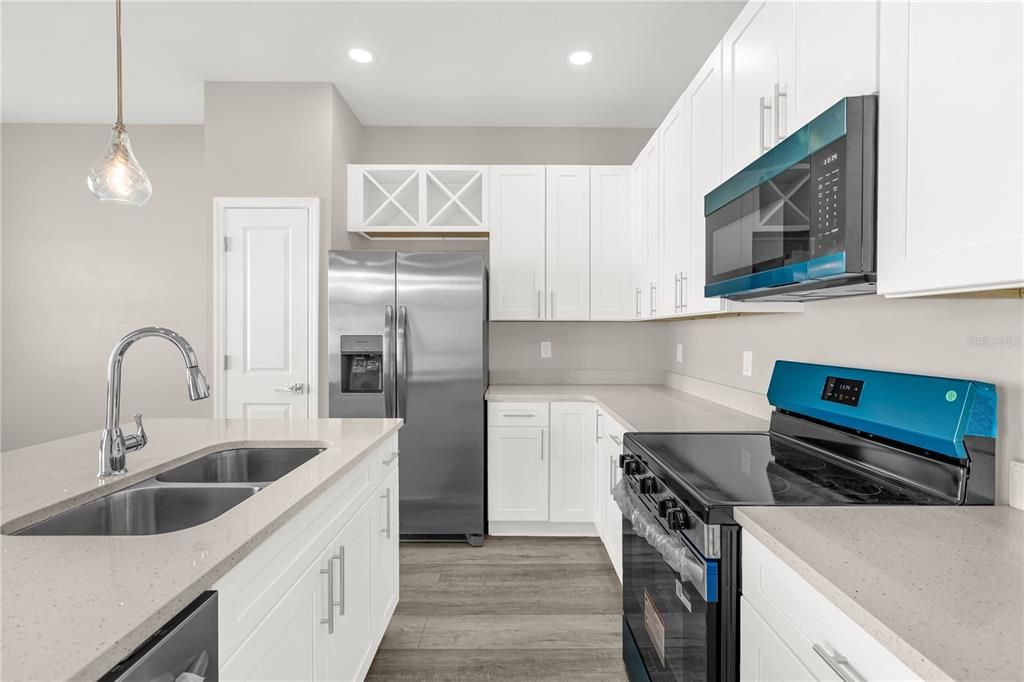 Active With Contract: $315,000 (3 beds, 2 baths, 1301 Square Feet)