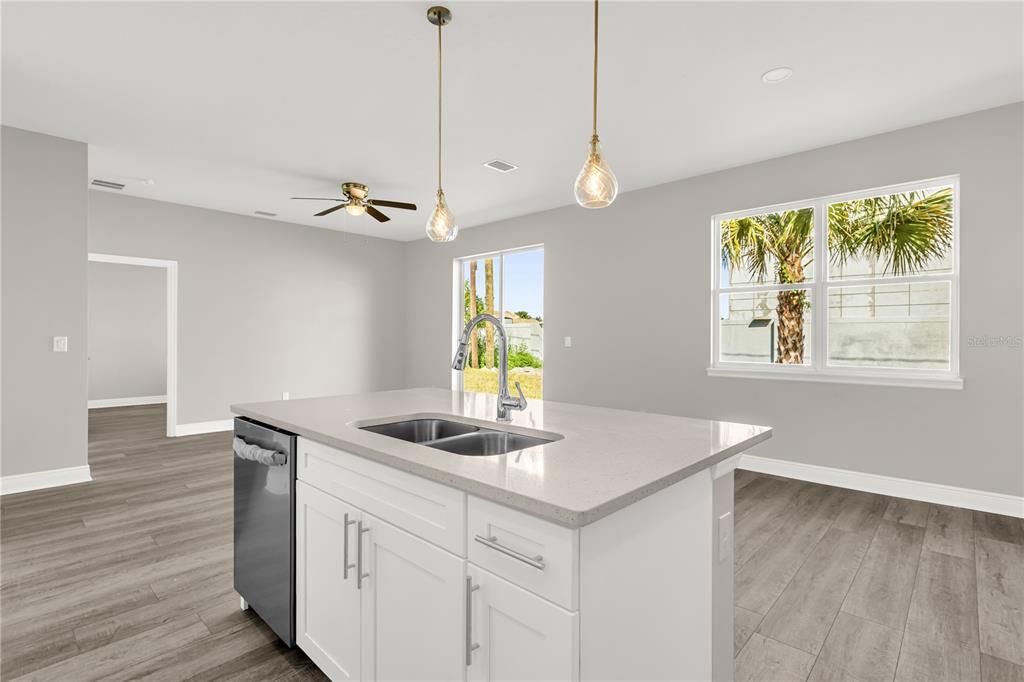 Active With Contract: $315,000 (3 beds, 2 baths, 1301 Square Feet)