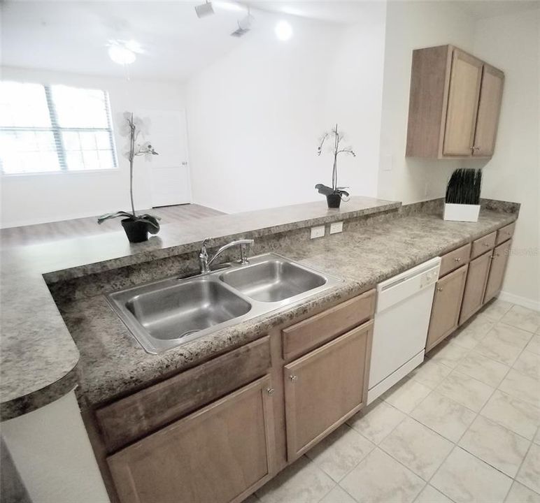 Недавно арендовано: $1,250 (1 спален, 1 ванн, 846 Квадратных фут)