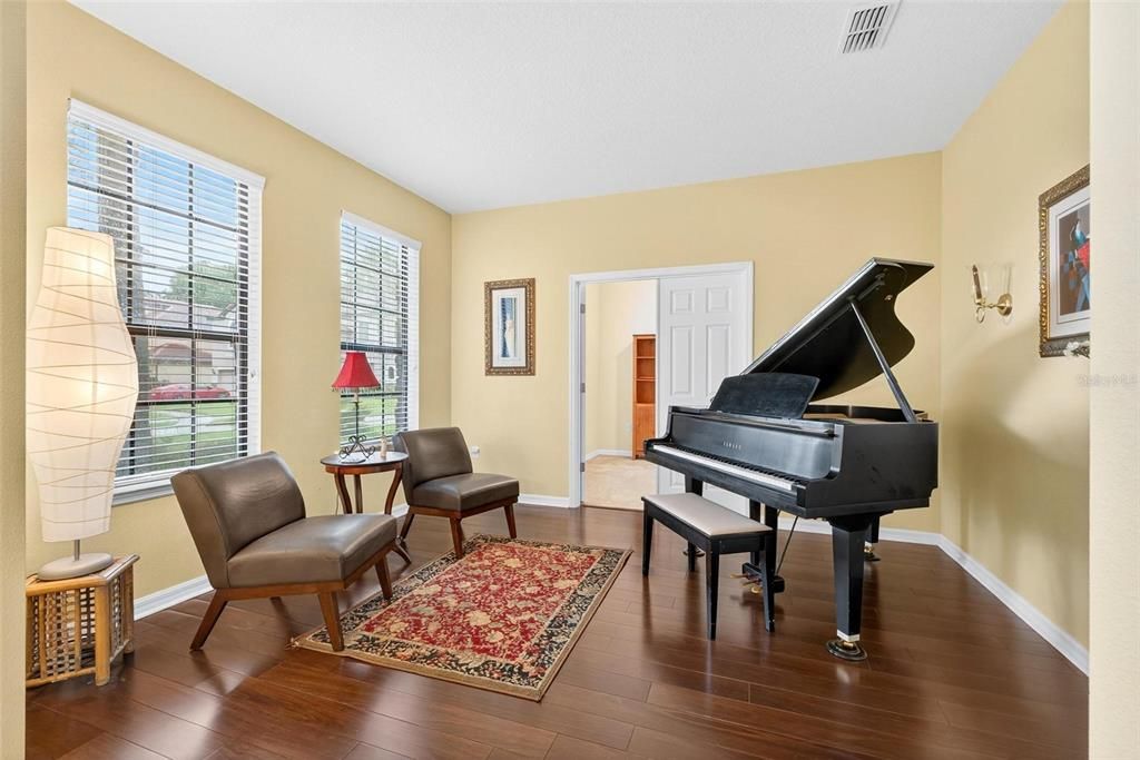 For Sale: $749,000 (8 beds, 4 baths, 5111 Square Feet)