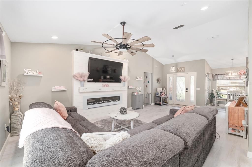 待售: $425,000 (3 贝兹, 2 浴室, 1534 平方英尺)