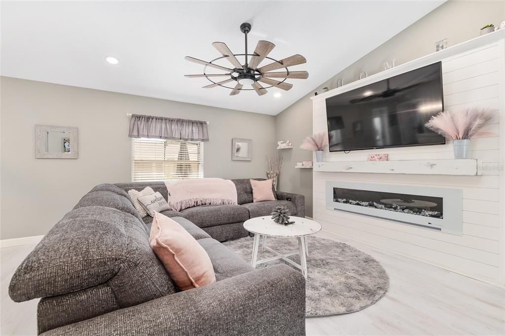 待售: $425,000 (3 贝兹, 2 浴室, 1534 平方英尺)