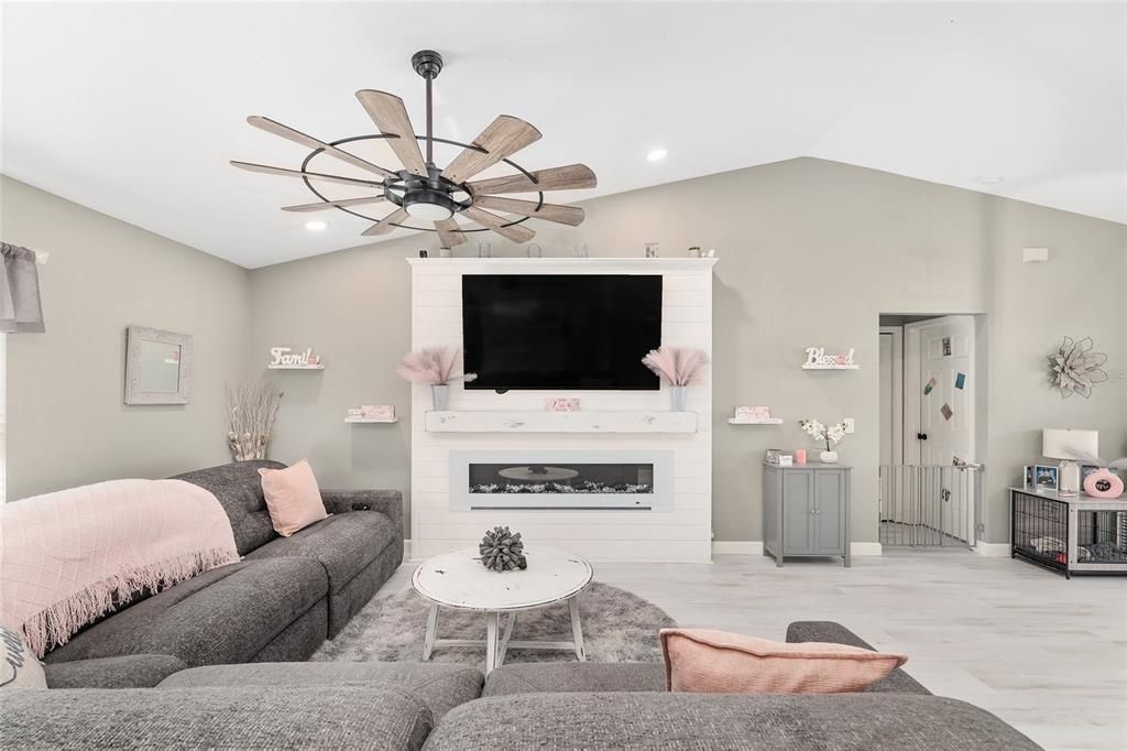 待售: $425,000 (3 贝兹, 2 浴室, 1534 平方英尺)