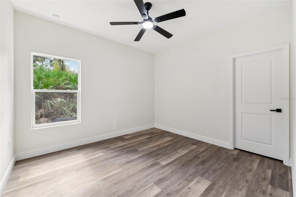 Active With Contract: $334,900 (3 beds, 2 baths, 1540 Square Feet)