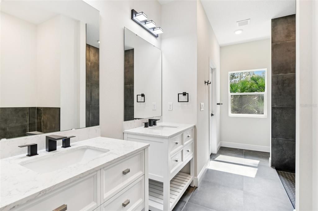 Active With Contract: $334,900 (3 beds, 2 baths, 1540 Square Feet)