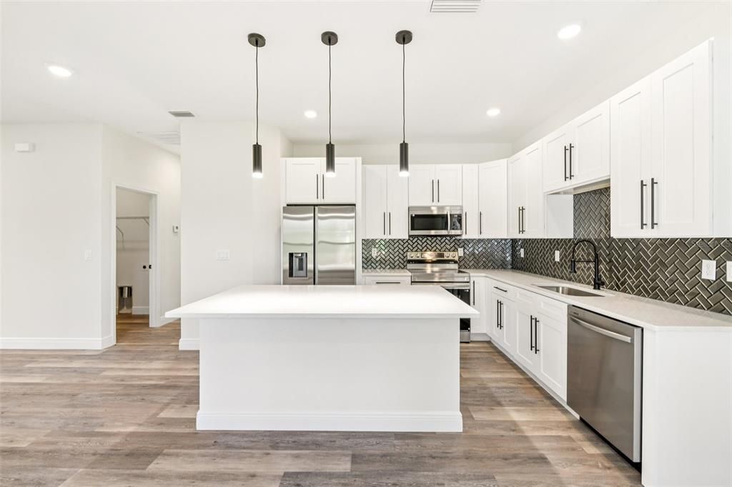 Active With Contract: $334,900 (3 beds, 2 baths, 1540 Square Feet)