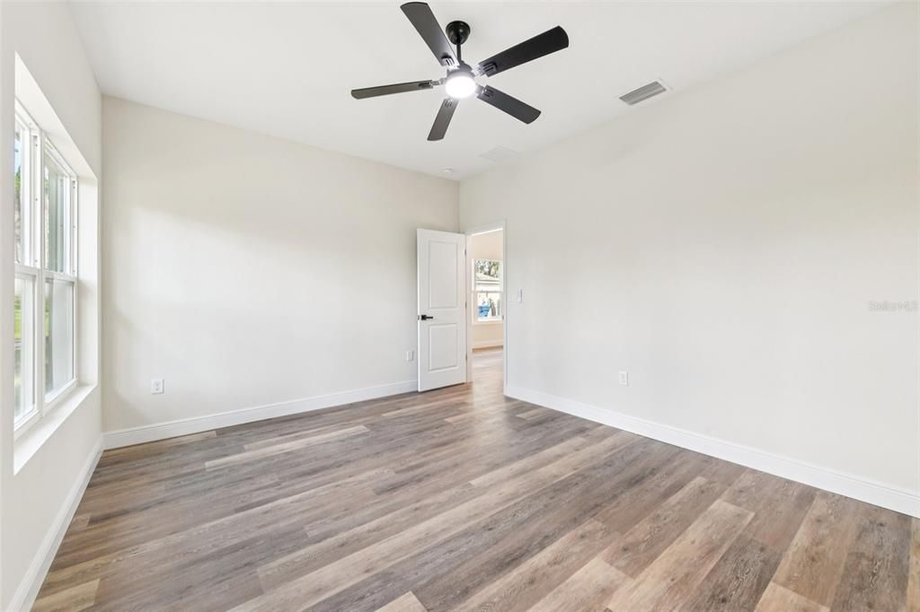 Active With Contract: $334,900 (3 beds, 2 baths, 1540 Square Feet)