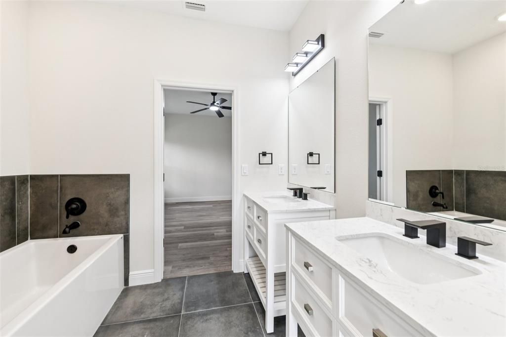 Active With Contract: $334,900 (3 beds, 2 baths, 1540 Square Feet)