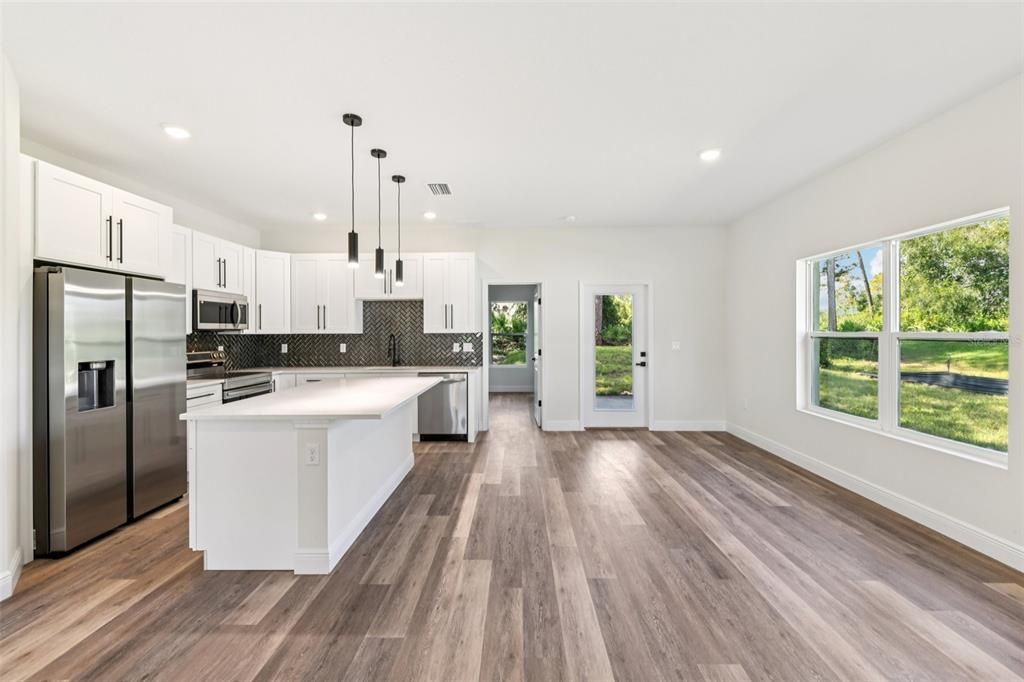 Active With Contract: $334,900 (3 beds, 2 baths, 1540 Square Feet)