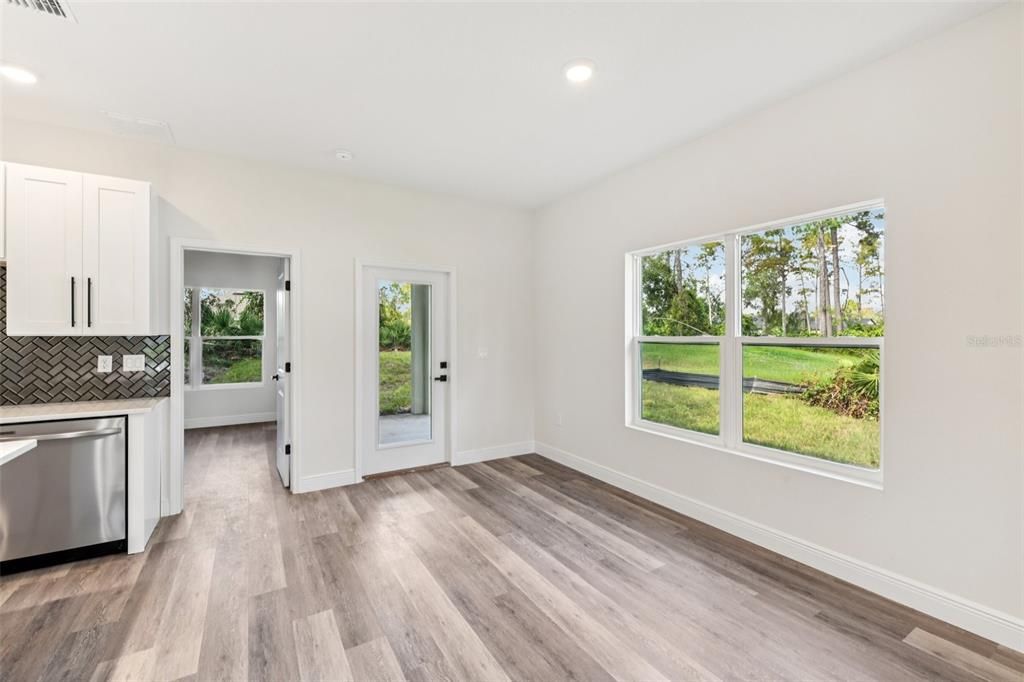 Active With Contract: $334,900 (3 beds, 2 baths, 1540 Square Feet)