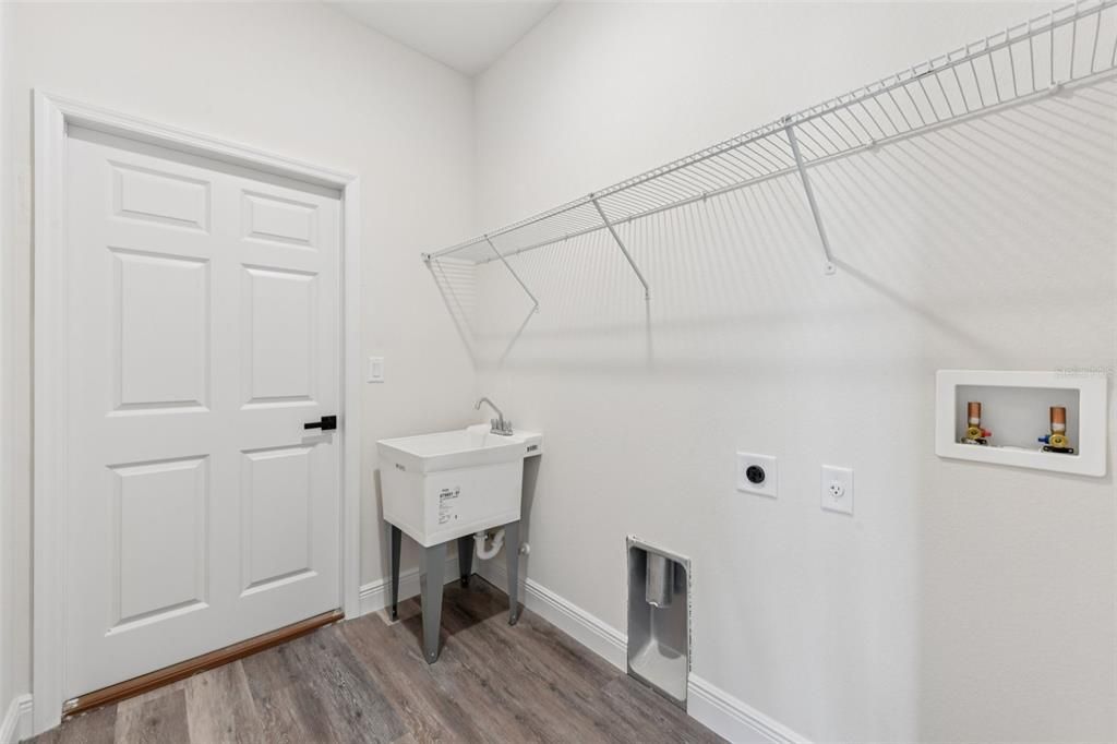 Active With Contract: $334,900 (3 beds, 2 baths, 1540 Square Feet)