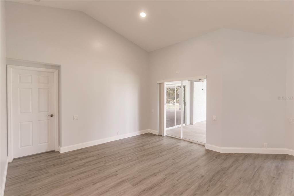 Activo con contrato: $319,900 (4 camas, 3 baños, 1850 Pies cuadrados)