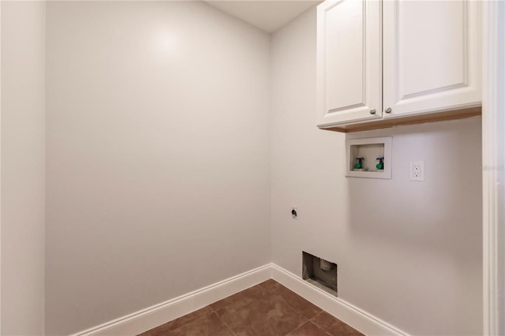 Activo con contrato: $319,900 (4 camas, 3 baños, 1850 Pies cuadrados)