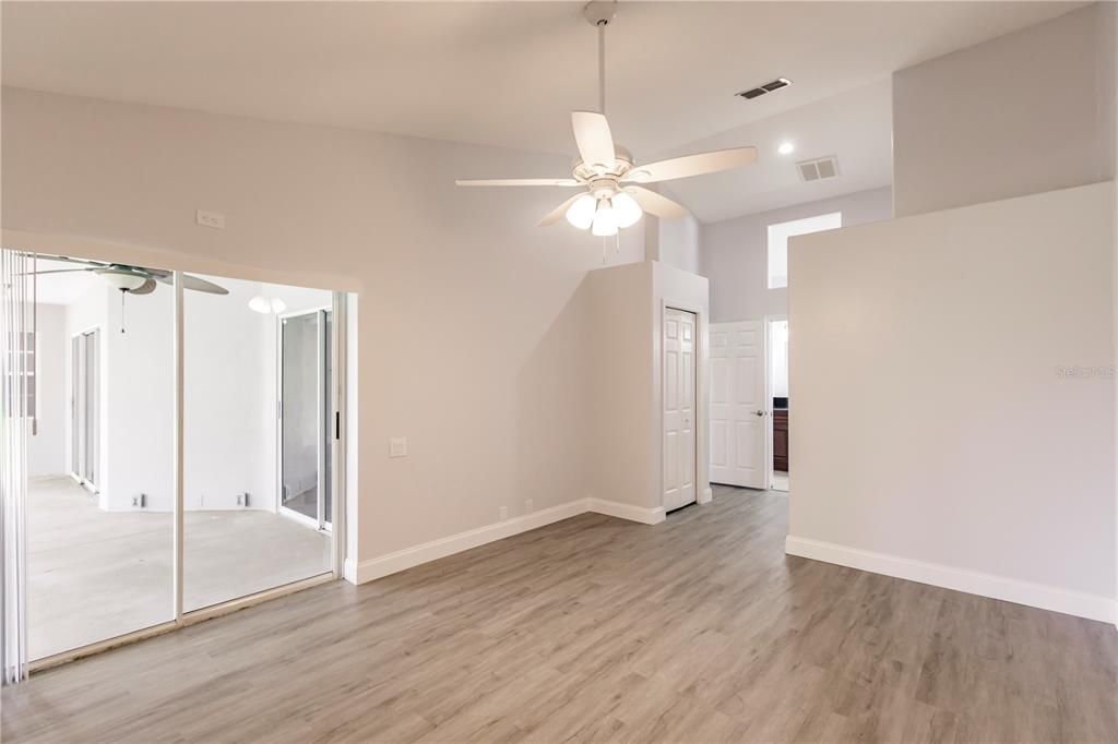 Activo con contrato: $319,900 (4 camas, 3 baños, 1850 Pies cuadrados)