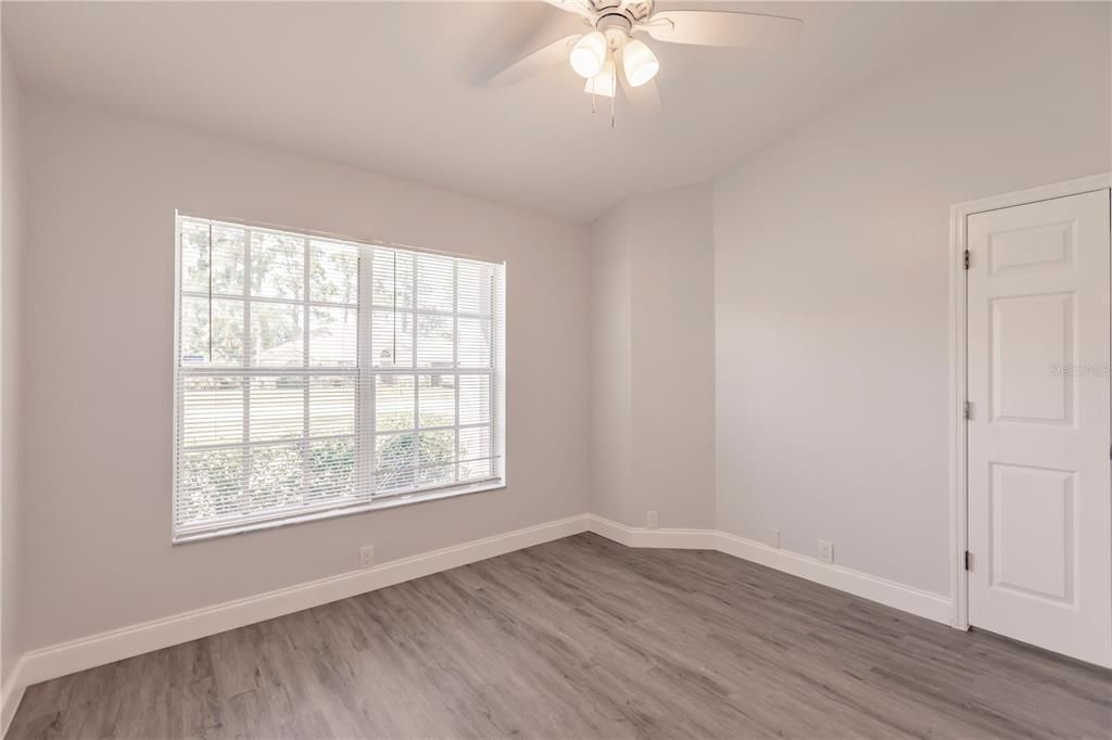 Activo con contrato: $319,900 (4 camas, 3 baños, 1850 Pies cuadrados)