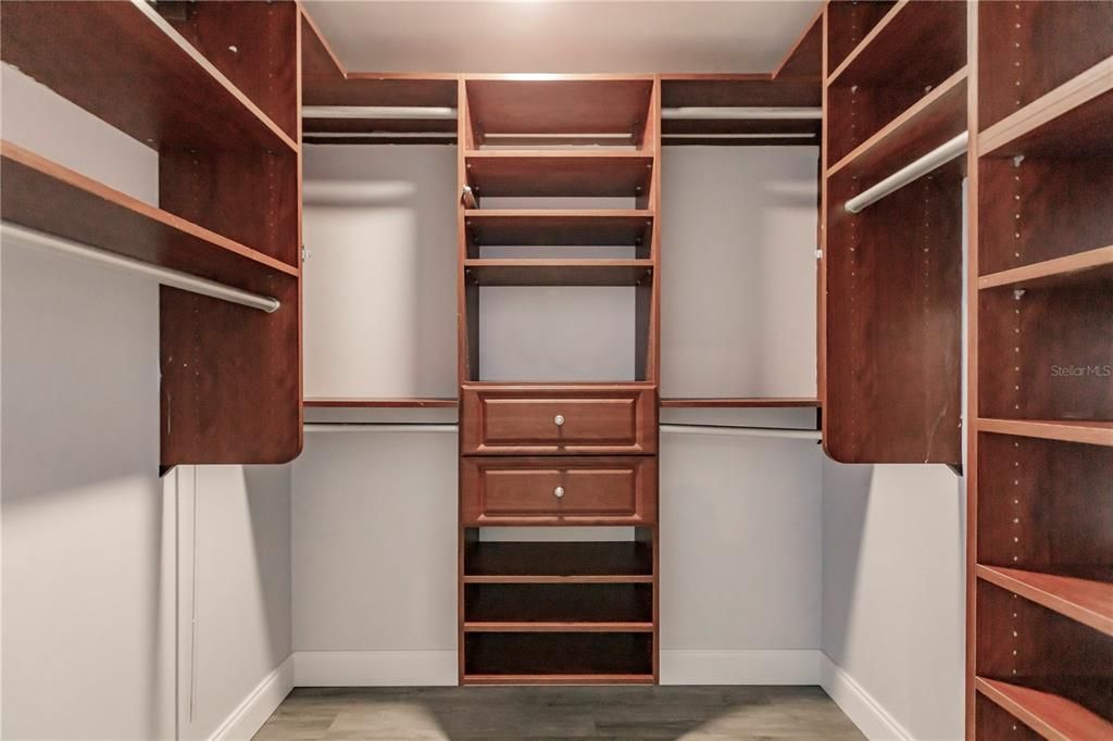 Activo con contrato: $319,900 (4 camas, 3 baños, 1850 Pies cuadrados)