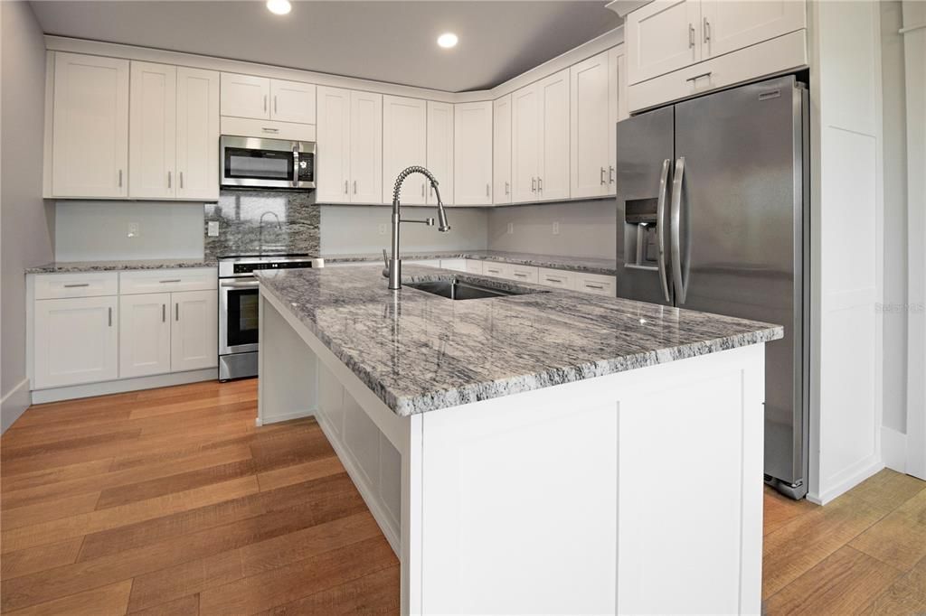 出租: $2,975 (3 贝兹, 2 浴室, 1275 平方英尺)