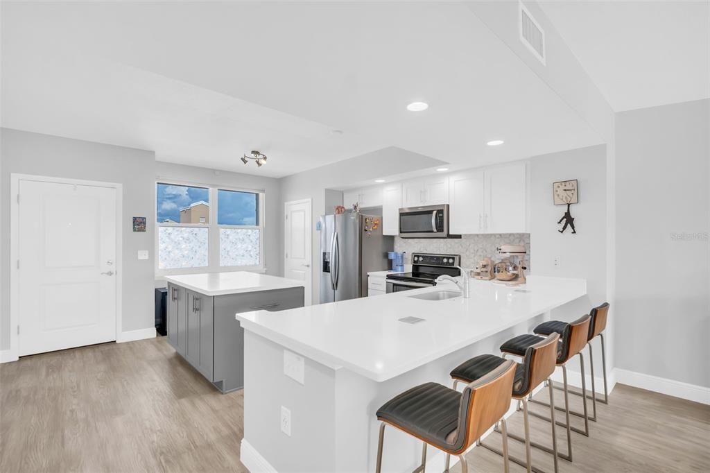 待售: $395,000 (2 贝兹, 2 浴室, 1324 平方英尺)