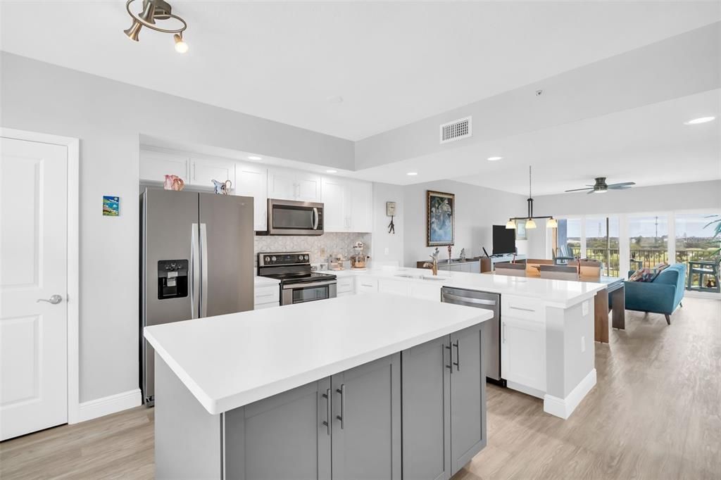 待售: $395,000 (2 贝兹, 2 浴室, 1324 平方英尺)