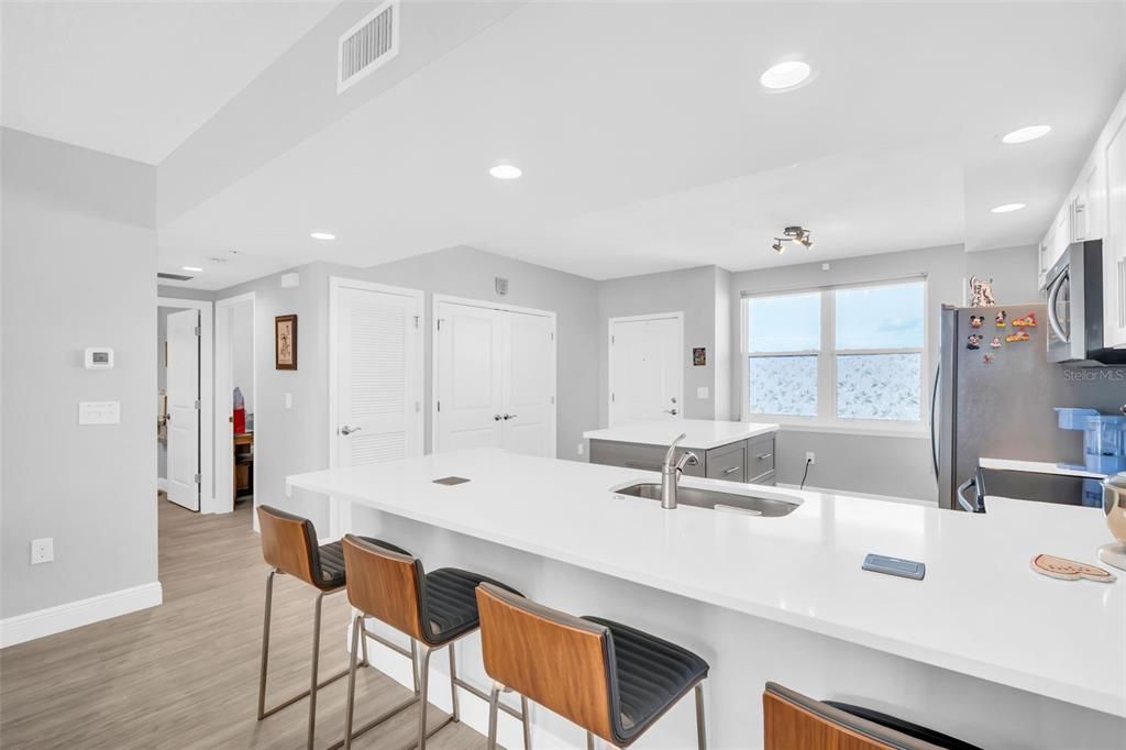 待售: $395,000 (2 贝兹, 2 浴室, 1324 平方英尺)