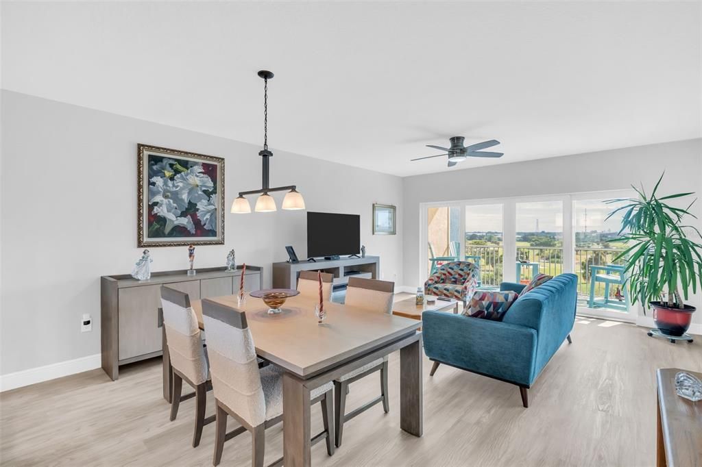 待售: $395,000 (2 贝兹, 2 浴室, 1324 平方英尺)