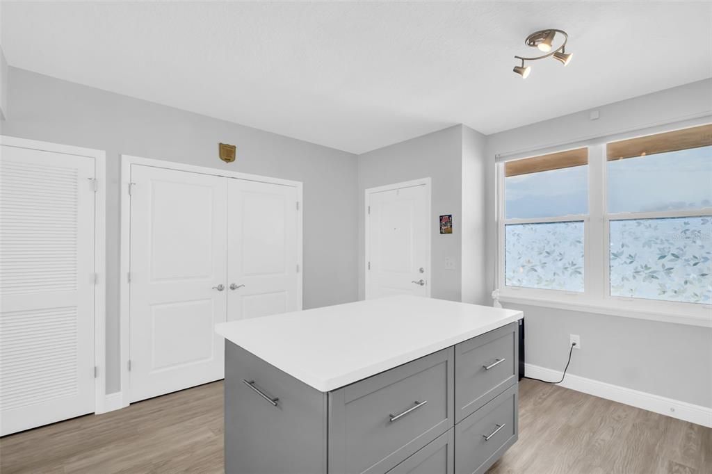 待售: $395,000 (2 贝兹, 2 浴室, 1324 平方英尺)