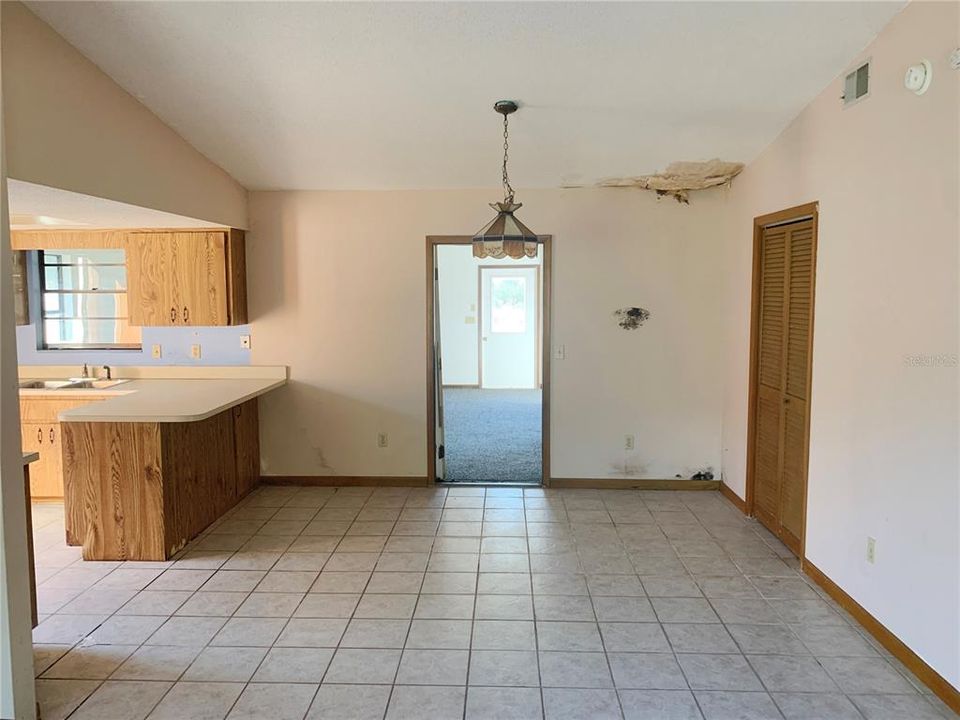 合同活跃: $196,900 (3 贝兹, 2 浴室, 1578 平方英尺)