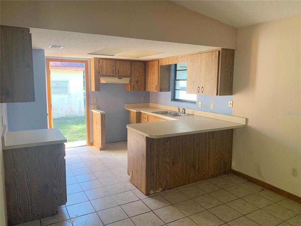 合同活跃: $196,900 (3 贝兹, 2 浴室, 1578 平方英尺)