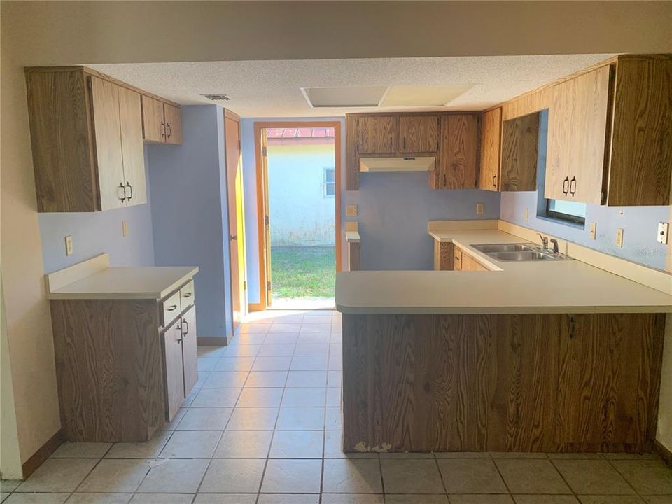 合同活跃: $196,900 (3 贝兹, 2 浴室, 1578 平方英尺)