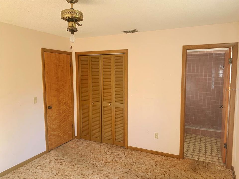 合同活跃: $196,900 (3 贝兹, 2 浴室, 1578 平方英尺)