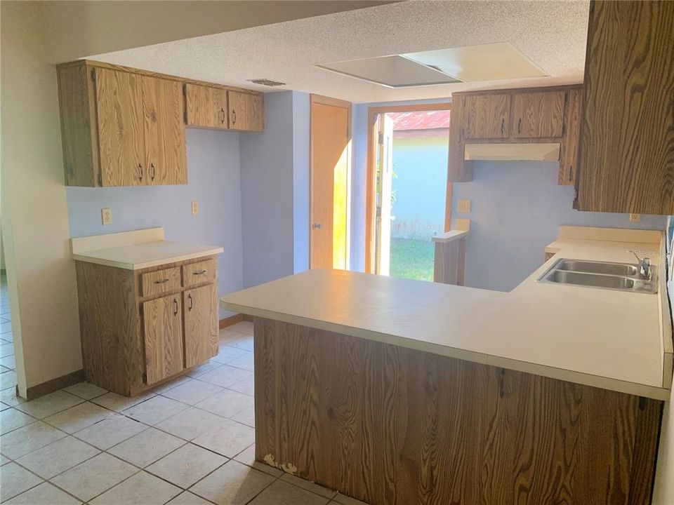 合同活跃: $196,900 (3 贝兹, 2 浴室, 1578 平方英尺)