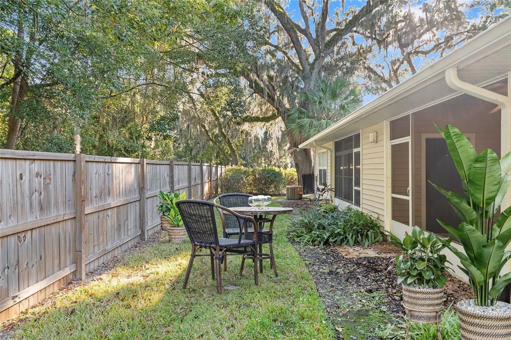 На продажу: $209,999 (2 спален, 2 ванн, 1293 Квадратных фут)